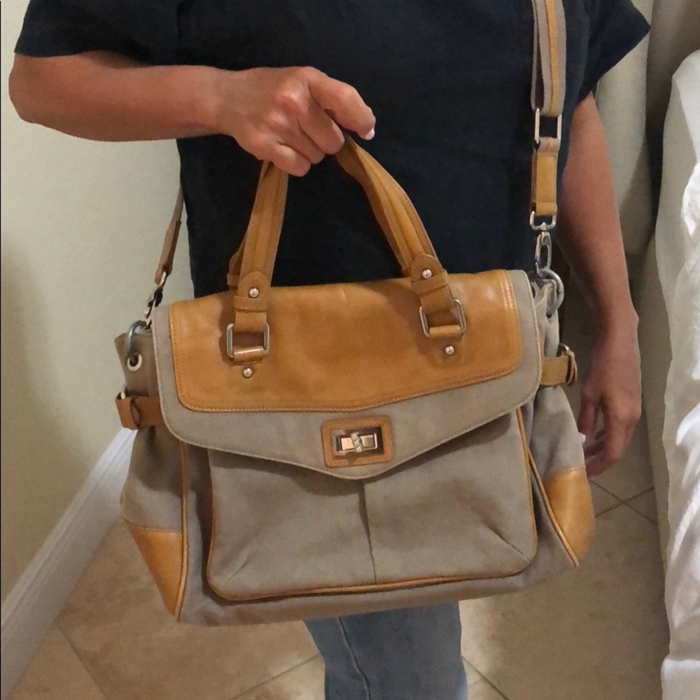 Traveling messenger bag